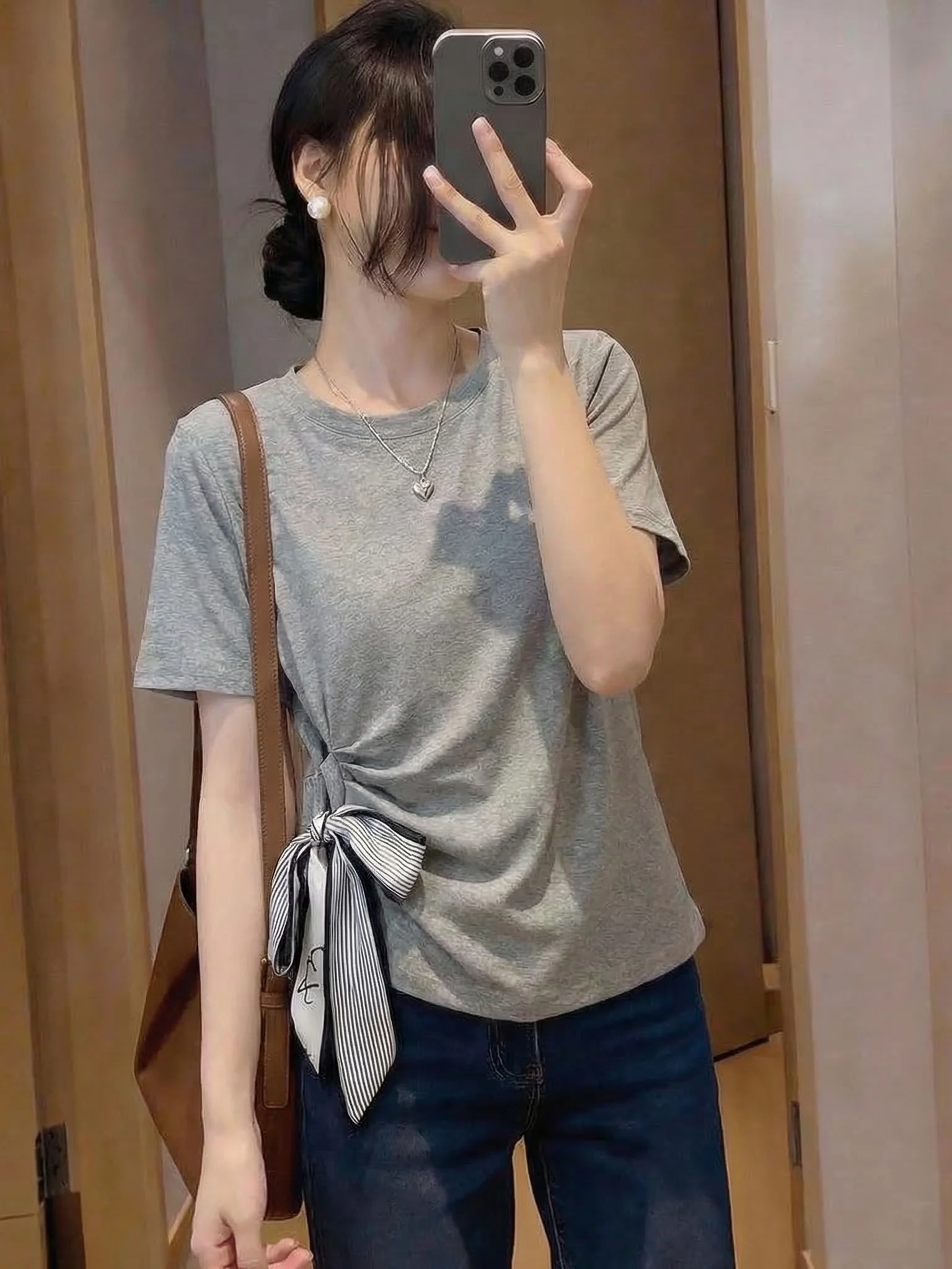 Ladies Grey Short Sleeve T-Shirt Waist Cinched Shoulder Length Spring Summer New Style plus Size with Silk Scarf Korean Version
Ladies Grey Short Sleeve T-Shirt Waist Cinched Shoulder Length Spring Summer New Style plus Size with Silk Scarf Korean Version