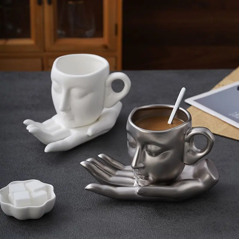 European retro coffee cup, ceramic design sense niche high value high-end exquisite afternoon teacup (no spoon)
European retro coffee cup, ceramic design sense niche high value high-end exquisite afternoon teacup (no spoon)