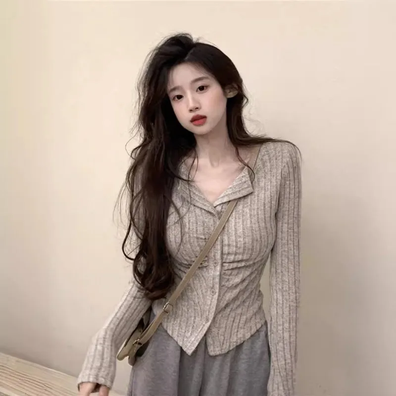 Blouses V Neck Single-Breasted Flared Collar Solid Sleeve Shirt Y2k Summer Women's Slim Long-Sleeve Korean Chic Tunics Clothing
Blouses V Neck Single-Breasted Flared Collar Solid Sleeve Shirt Y2k Summer Women's Slim Long-Sleeve Korean Chic Tunics Clothing