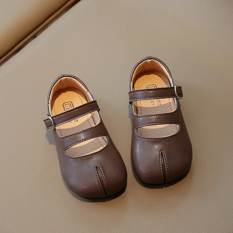 Girls Princess Leather Shoes Walking Versatile Sweet Pleated Kids Causal Fashion Shoes 2026 New Children's Flats
Girls Princess Leather Shoes Walking Versatile Sweet Pleated Kids Causal Fashion Shoes 2026 New Children's Flats