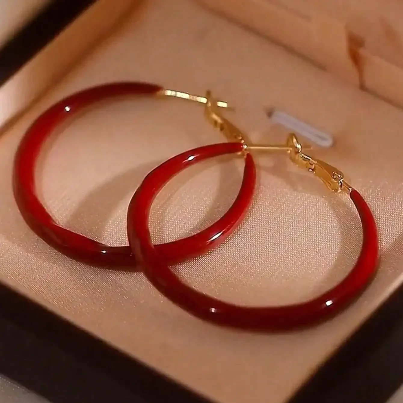 1 Pair Of Fashionable And Simple Full Matching C-Ring Earrings New High-End Large Earrings Design Personalized Square And Round
1 Pair Of Fashionable And Simple Full Matching C-Ring Earrings New High-End Large Earrings Design Personalized Square And Round