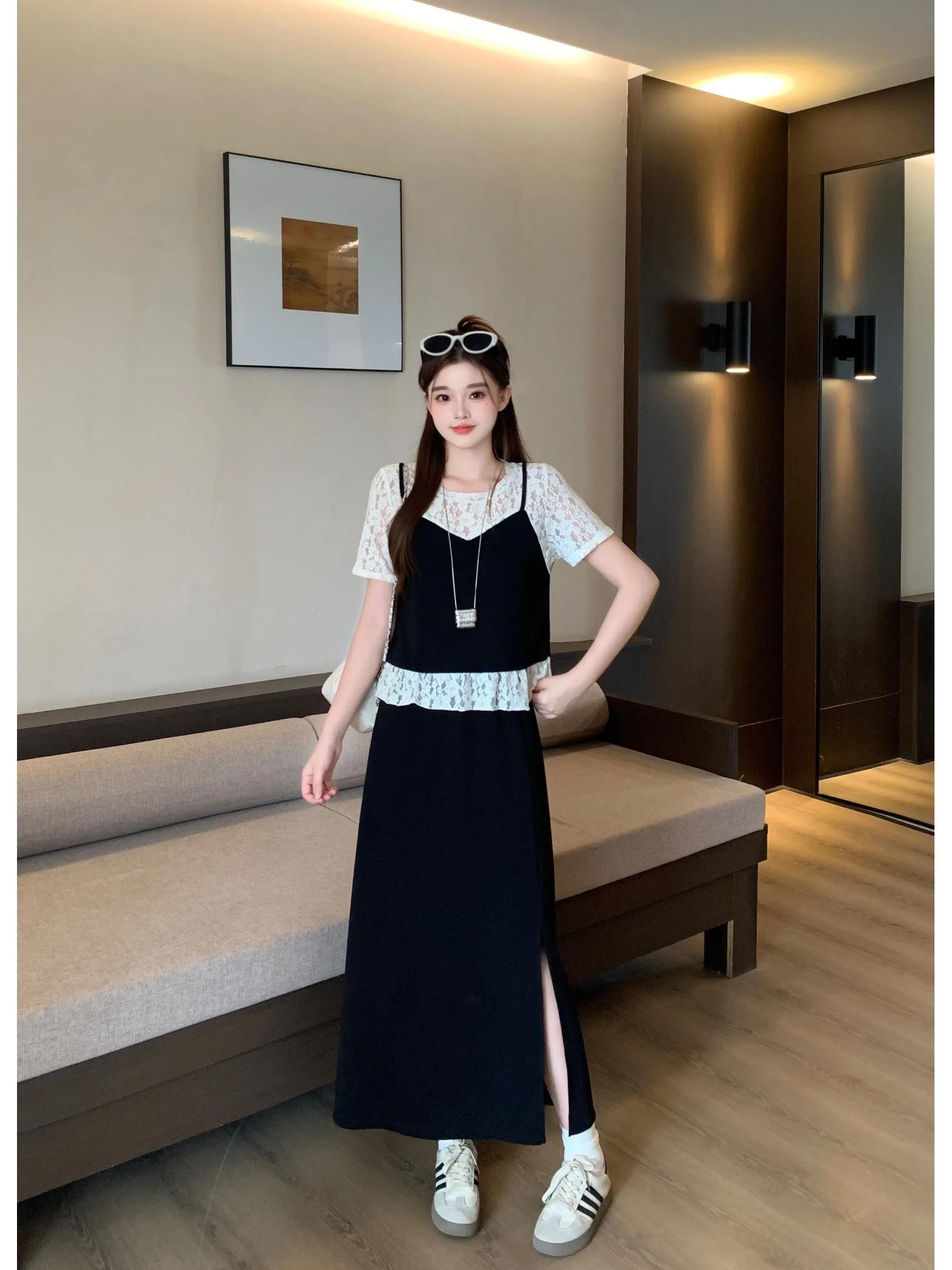 plus Size Summer New Lace Splicing Short Sleeve T-Shirt Loose Split High Waist A-Line Skirt Set Fashion Commute Style
plus Size Summer New Lace Splicing Short Sleeve T-Shirt Loose Split High Waist A-Line Skirt Set Fashion Commute Style