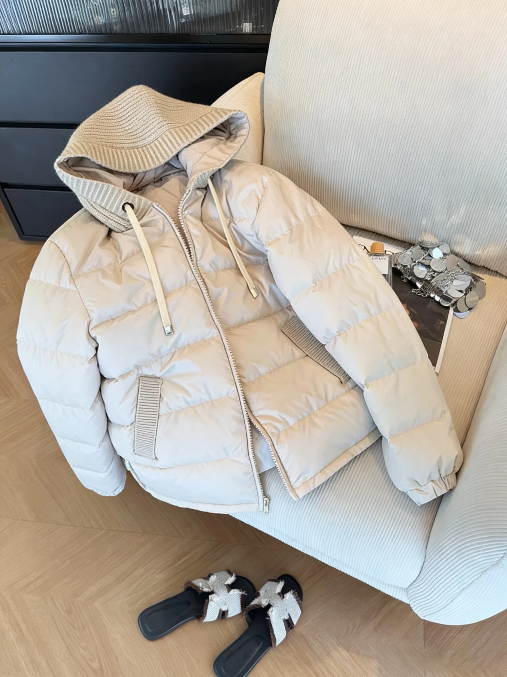 Корейская ретро-куртка из хлопка с капюшоном и вязаными вставками, женское свободное повседневное хлопковое пальто для осени и зимы, стройнящее фигуру
Корейская ретро-куртка из хлопка с капюшоном и вязаными вставками, женское свободное повседневное хлопковое пальто для осени и зимы, стройнящее фигуру