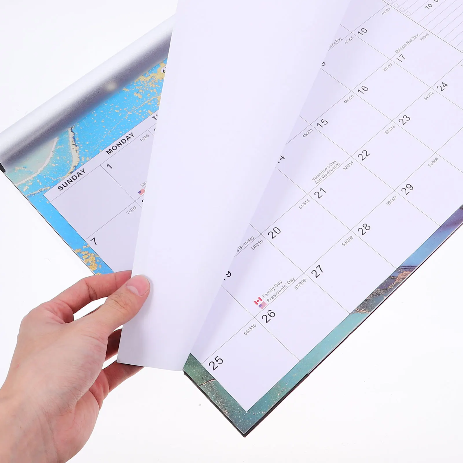 Настенный ежемесячный календарь на 2024 год, 18 листов, для дома и офиса, прочный, из бумаги, для ежедневного использования, практичный
Настенный ежемесячный календарь на 2024 год, 18 листов, для дома и офиса, прочный, из бумаги, для ежедневного использования, практичный