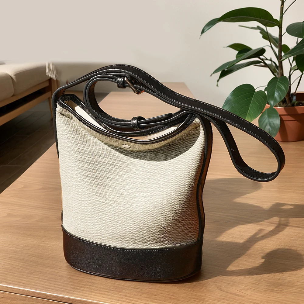 Ladies' crossbody bag versatile casual shoulder bag premium cotton splicing leather bucket bag
Ladies' crossbody bag versatile casual shoulder bag premium cotton splicing leather bucket bag