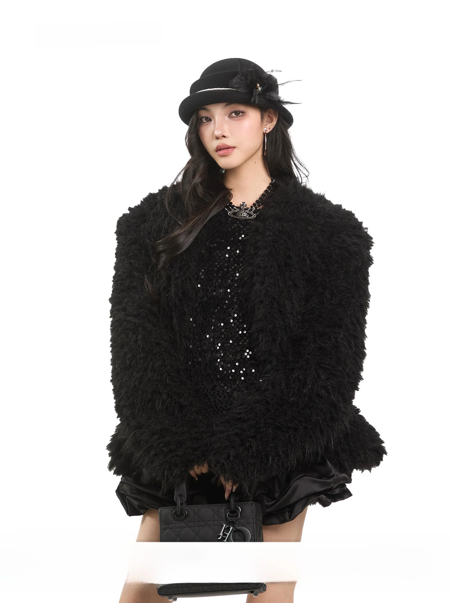 Ретро-куртка из овечьей шерсти для женщин, осенне-зимняя, новая, мягкая, с длинными рукавами, очень теплая, повседневная, свободного кроя
Ретро-куртка из овечьей шерсти для женщин, осенне-зимняя, новая, мягкая, с длинными рукавами, очень теплая, повседневная, свободного кроя