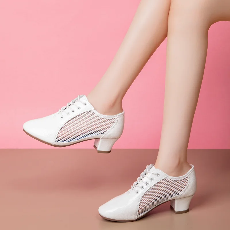 Дышащие удобные туфли из натуральной кожи со шнуровкой и вырезами, женские оксфорды 2026, весенние туфли на плоской платформе для танцевальной мамы
Дышащие удобные туфли из натуральной кожи со шнуровкой и вырезами, женские оксфорды 2026, весенние туфли на плоской платформе для танцевальной мамы
