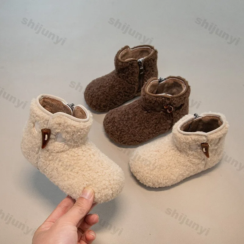 2025 Winter Children Plush Short Boots for Girls New Fashion Korean Style Soft Bottom Anti-slippery Versatile Princess Shoes
2025 Winter Children Plush Short Boots for Girls New Fashion Korean Style Soft Bottom Anti-slippery Versatile Princess Shoes