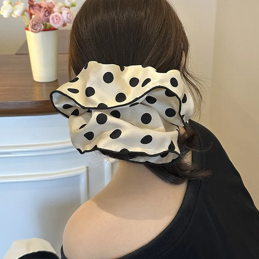 Scrunchie Fabric Polka Dot Vintage Elegant Classic Hair Tie Elastic Ponytail Holder for Women Daily High Quality
Scrunchie Fabric Polka Dot Vintage Elegant Classic Hair Tie Elastic Ponytail Holder for Women Daily High Quality