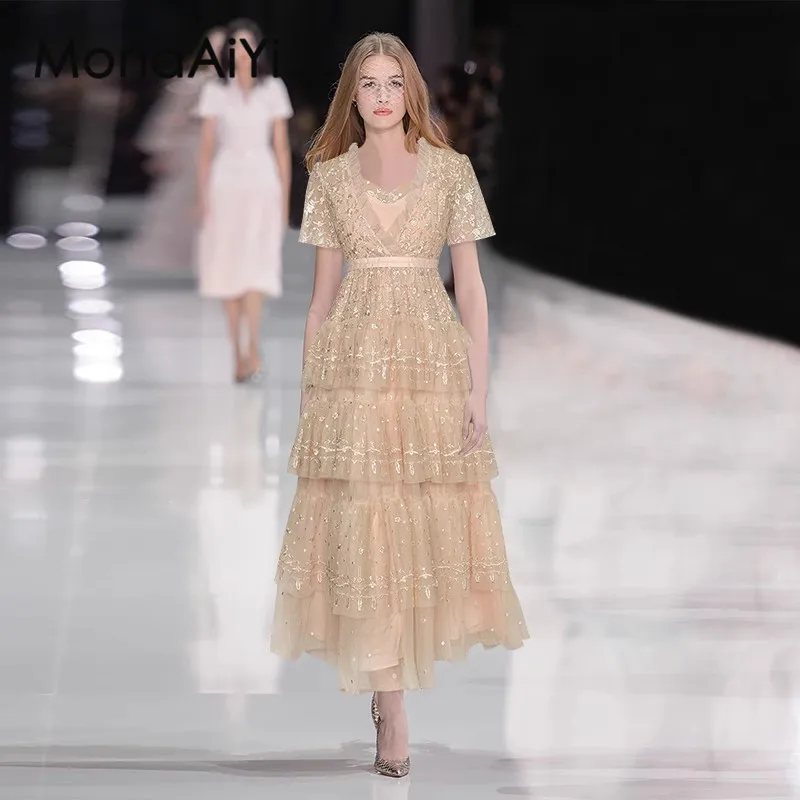 MonaAiYi 2023 New Fashion Runway Designer Women's V-neck Short Sleeves Gold Thread Embroidered Cake Princess Style Dress
MonaAiYi 2023 New Fashion Runway Designer Women's V-neck Short Sleeves Gold Thread Embroidered Cake Princess Style Dress