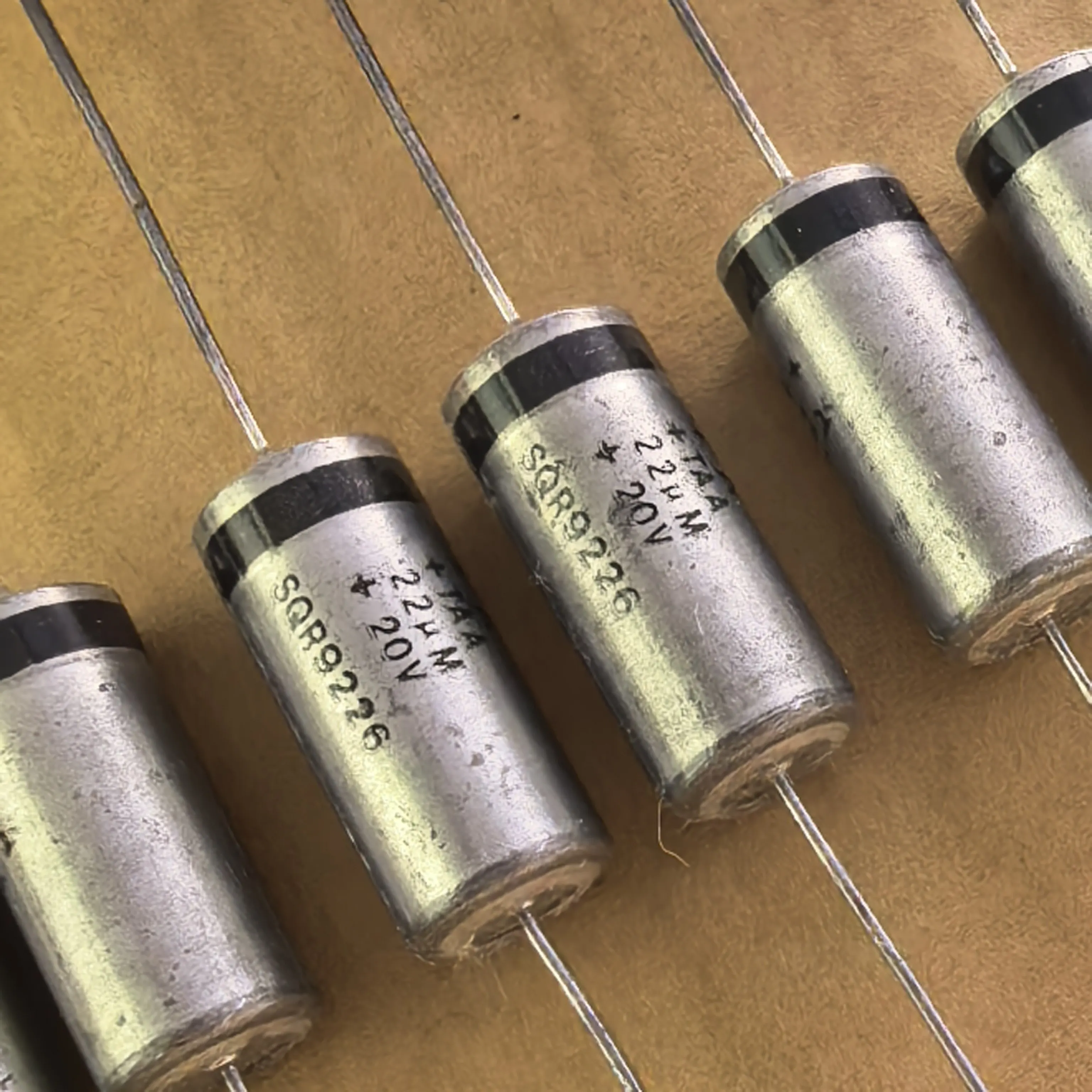 5 шт./США 22UF 20V TAAC226M020 осевой танталовый электролитический конденсатор для аудиооборудования
5 шт./США 22UF 20V TAAC226M020 осевой танталовый электролитический конденсатор для аудиооборудования