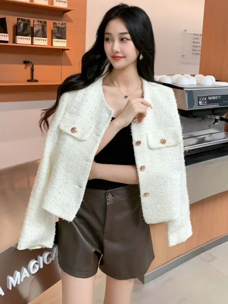 SMTHMA Wool Tweed Coat New Fashion High-End Gold Button Short Slim Temperament Elegant Spring Autumn Korean Coats Women Jacket
SMTHMA Wool Tweed Coat New Fashion High-End Gold Button Short Slim Temperament Elegant Spring Autumn Korean Coats Women Jacket