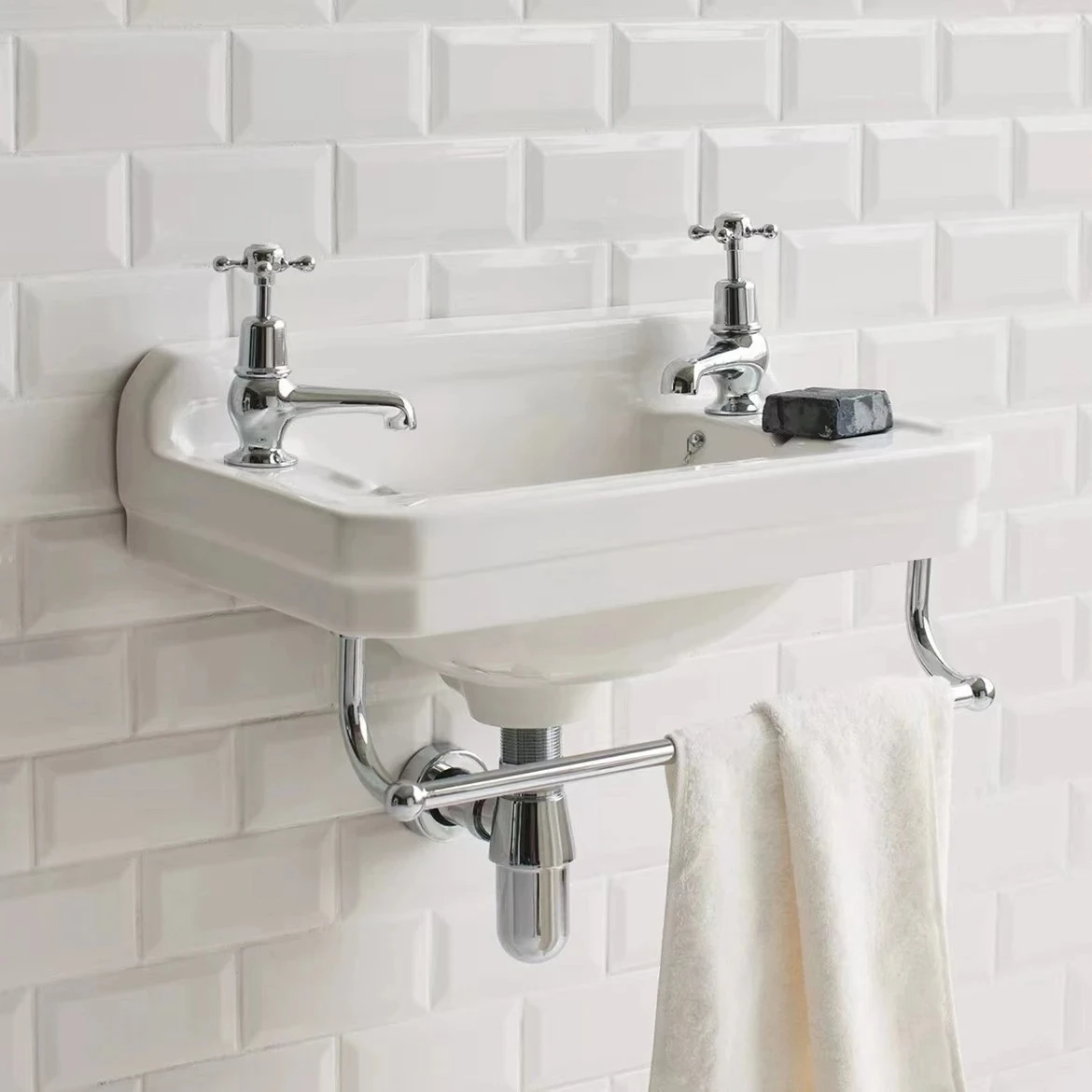 Retro small size wall-mounted wash basin small space mini classical small wash basin
Retro small size wall-mounted wash basin small space mini classical small wash basin