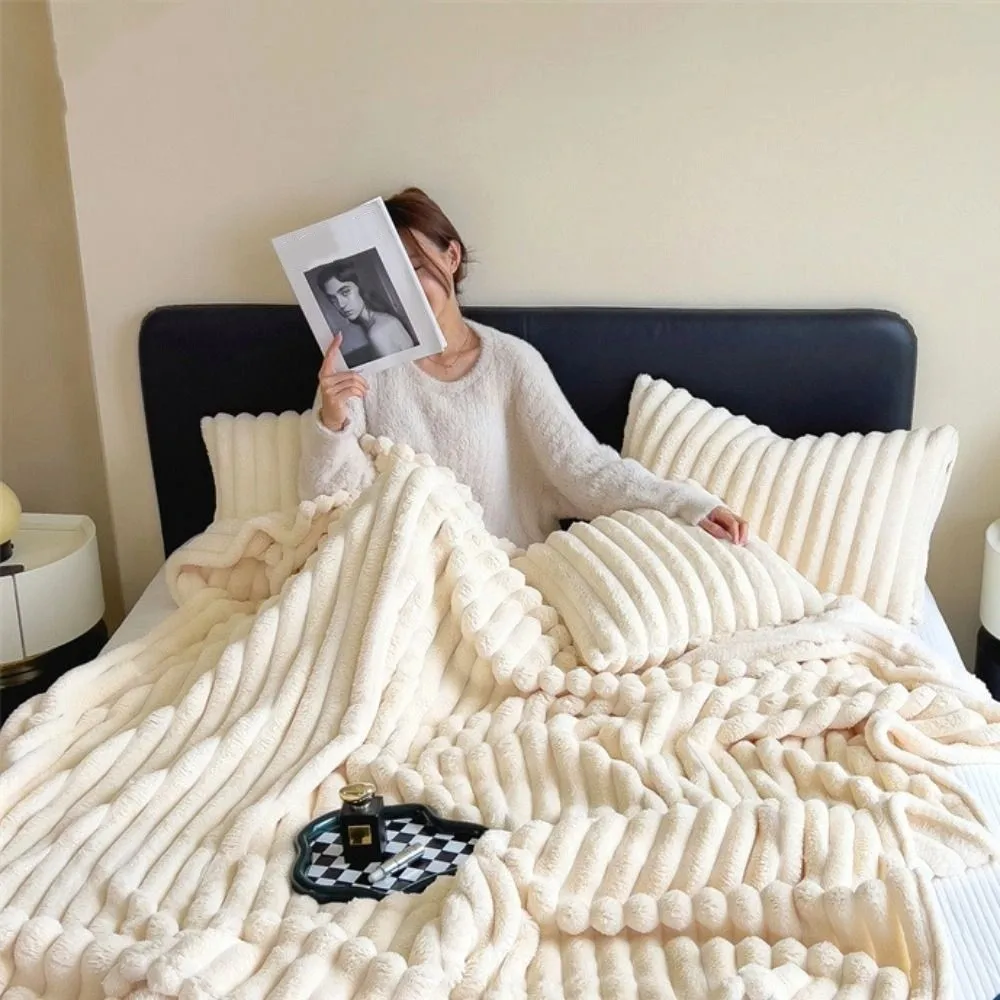 Bed Suppiles Solid Color Flannel Blanket Thickened Warm Blanket Comfortable Soft Office Nap Blanket Winter
Bed Suppiles Solid Color Flannel Blanket Thickened Warm Blanket Comfortable Soft Office Nap Blanket Winter