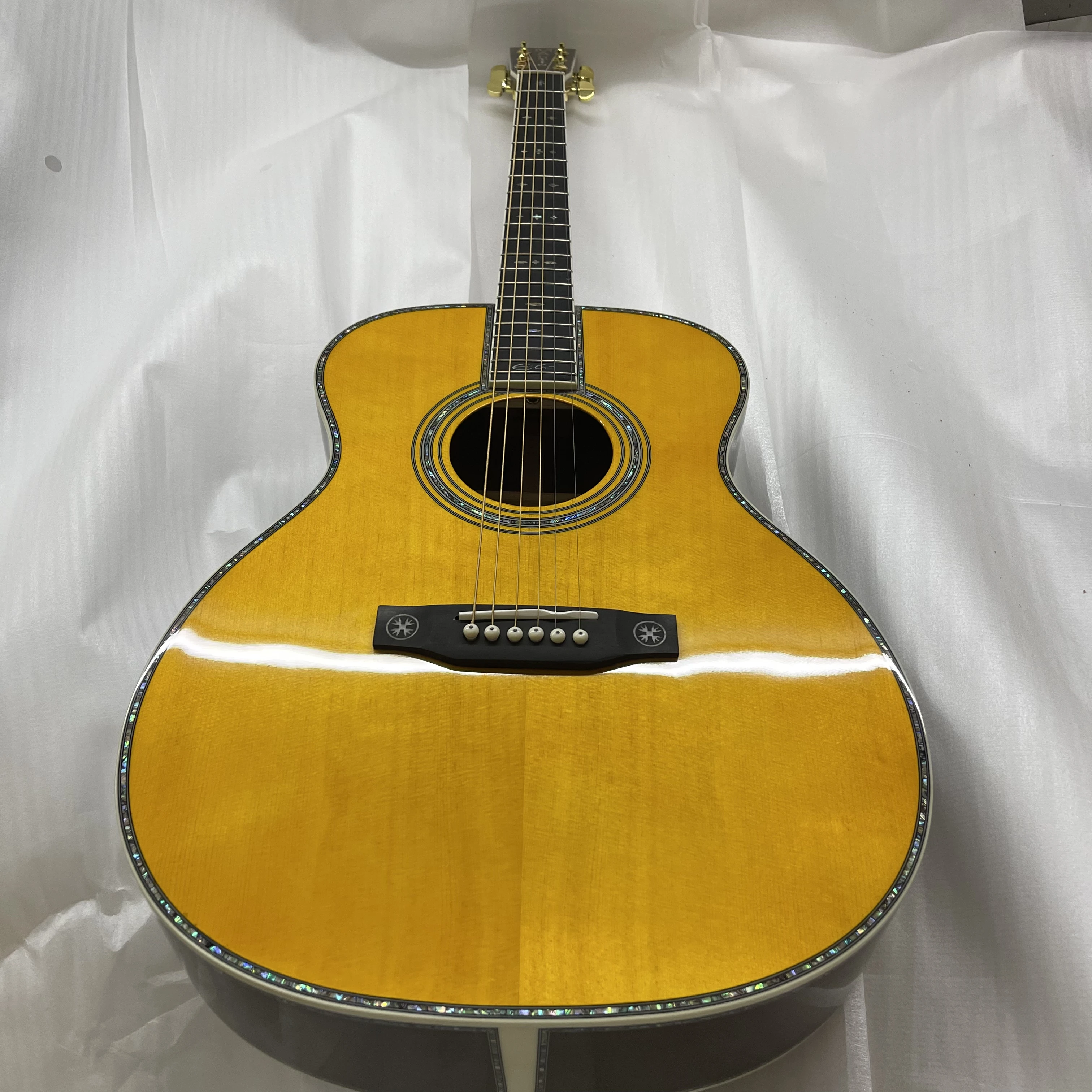 Yellow solid spruce G-OM42 acoustic guitar abalone inlaid ebony fingerboard in stock
Yellow solid spruce G-OM42 acoustic guitar abalone inlaid ebony fingerboard in stock