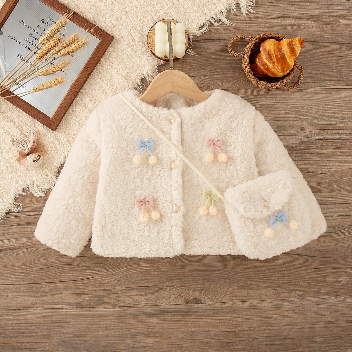 Winter New Thick And Warm Baby Girl Coat, Sweet And Cute Bow Children'S Clothes Free Gift Bag (9-Month-4 Years Old)
Winter New Thick And Warm Baby Girl Coat, Sweet And Cute Bow Children'S Clothes Free Gift Bag (9-Month-4 Years Old)