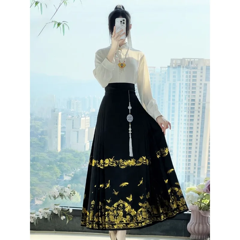 Temperament black gold national style suit, heavy industry embroidered bright top, thin long woven gold horse dress
Temperament black gold national style suit, heavy industry embroidered bright top, thin long woven gold horse dress