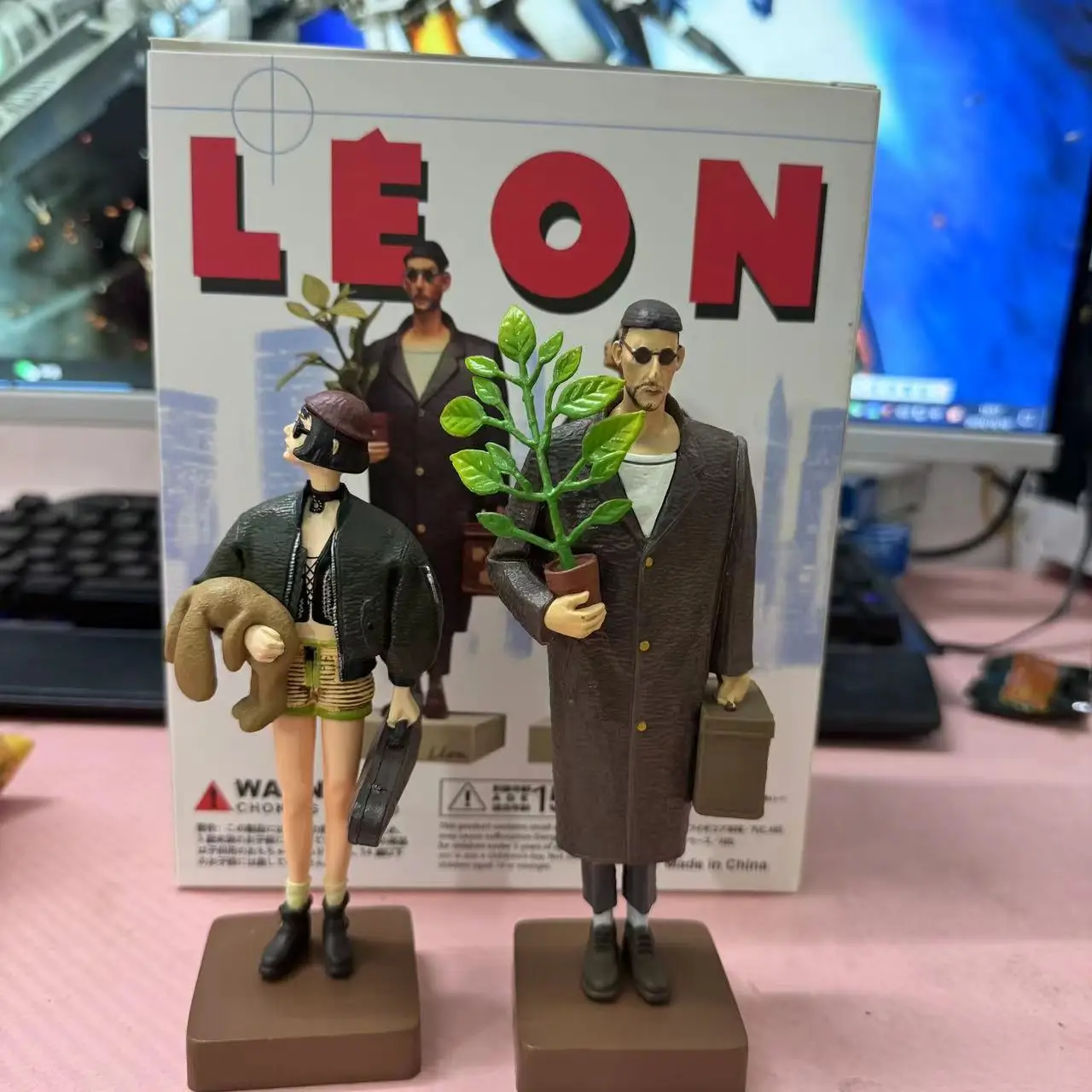 Leon: The Professional 2pcs/set PVC Action Figures Toy Model Toys 14-16cm With Retail Box
Leon: The Professional 2pcs/set PVC Action Figures Toy Model Toys 14-16cm With Retail Box
