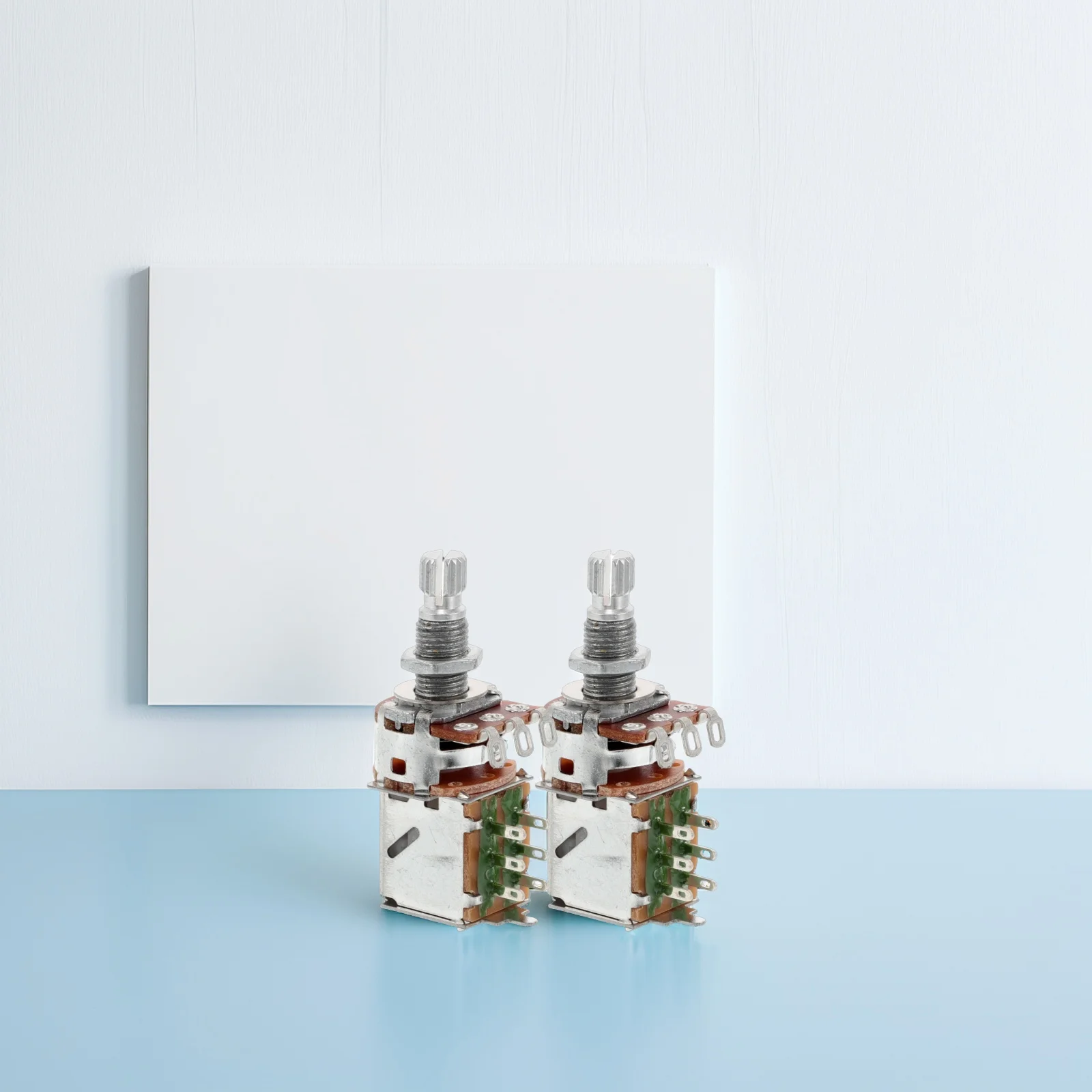 2 Pcs 18MM Electric Guitar Bass Potentiometer Volume Tone Control Electronic Audio Wire Circuit Kit for Guitar
2 Pcs 18MM Electric Guitar Bass Potentiometer Volume Tone Control Electronic Audio Wire Circuit Kit for Guitar