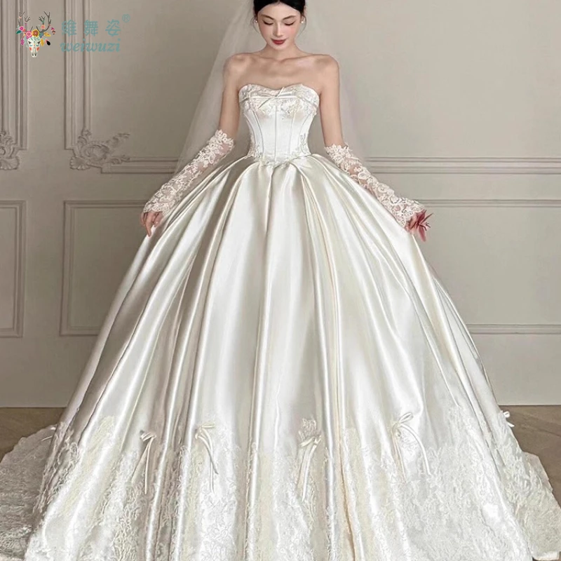 Customized Luxry Elegent Stylish Bow Applique Satin Strapless Bride Wedding Dresses Retro Court Style Lace A-Line Bridal Gown
Customized Luxry Elegent Stylish Bow Applique Satin Strapless Bride Wedding Dresses Retro Court Style Lace A-Line Bridal Gown