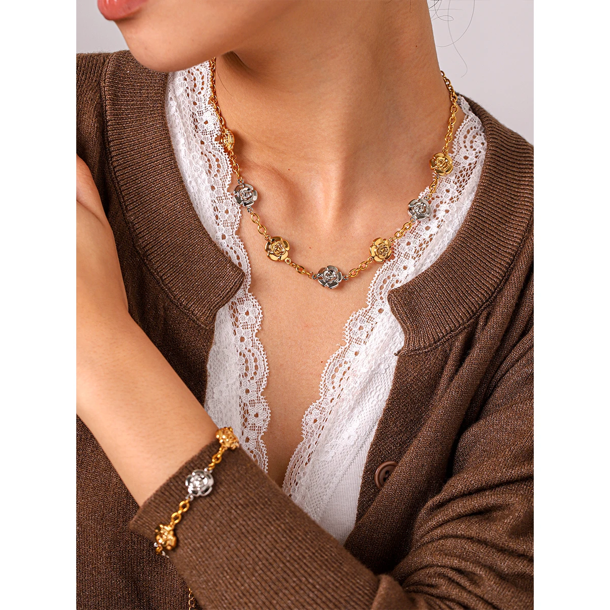 18K Gold Plated Stainless Steel Two Tone Flower Jewelry Set Tarnish Resistant Necklace Bracelet For Women Daily Wear Party Gift
18K Gold Plated Stainless Steel Two Tone Flower Jewelry Set Tarnish Resistant Necklace Bracelet For Women Daily Wear Party Gift
