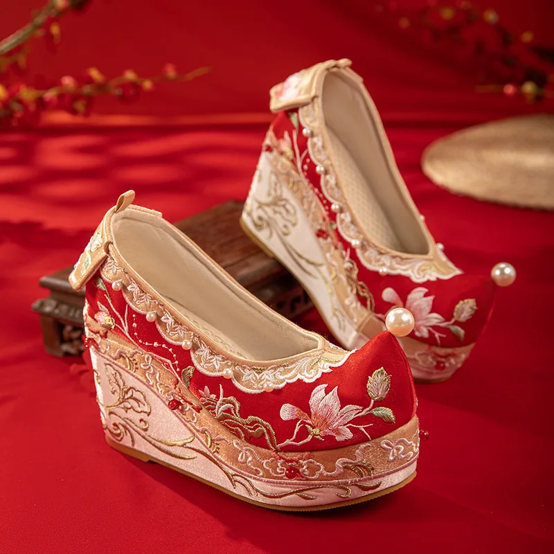 Red Wedding Shoes Women Hanfu Shoes Antique Hanfu Shoes Embroidered Heel
Red Wedding Shoes Women Hanfu Shoes Antique Hanfu Shoes Embroidered Heel