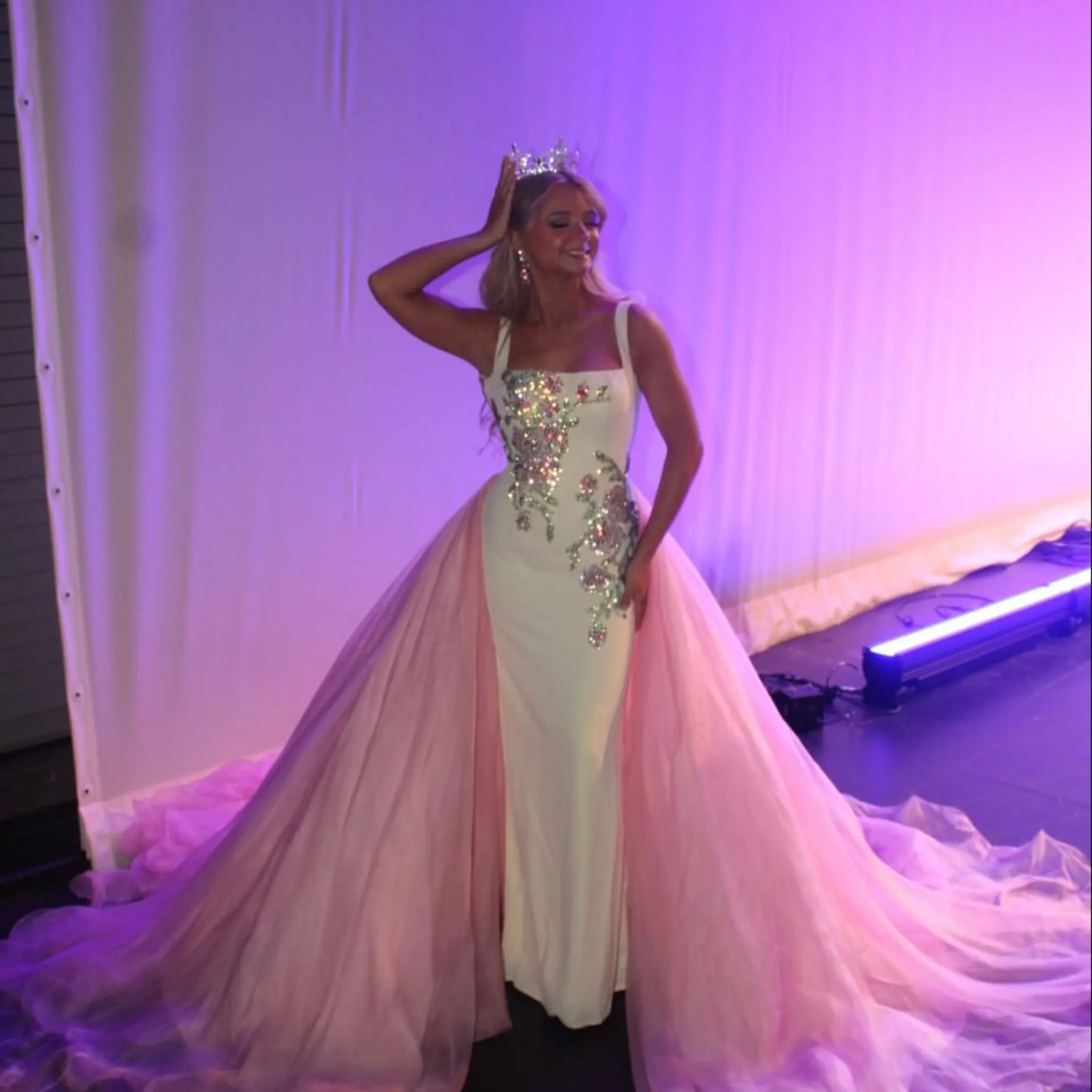 High Waist Tulle Overlay Skirt with Flowing Long Train, Versatile Elegant Party & Wedding Skirts Trendy High-End Irregular Skirt
High Waist Tulle Overlay Skirt with Flowing Long Train, Versatile Elegant Party & Wedding Skirts Trendy High-End Irregular Skirt