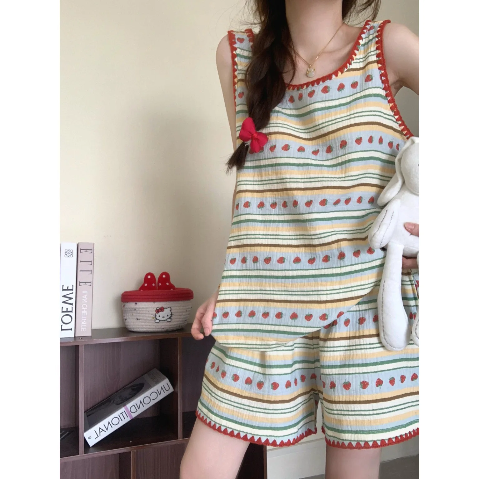 Cloud Cotton Pajamas Women's Summer Thin Vest Shorts Set High-end Loungewear Can Be Worn Outside
Cloud Cotton Pajamas Women's Summer Thin Vest Shorts Set High-end Loungewear Can Be Worn Outside
