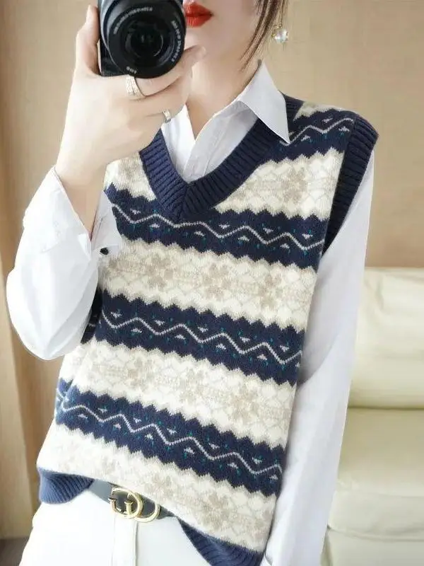 Fashionable V-Neck Knitted Sweater Vest Women's Spring Autumn New Style Color Block Striped Warmth Casual Loose Fit Top
Fashionable V-Neck Knitted Sweater Vest Women's Spring Autumn New Style Color Block Striped Warmth Casual Loose Fit Top
