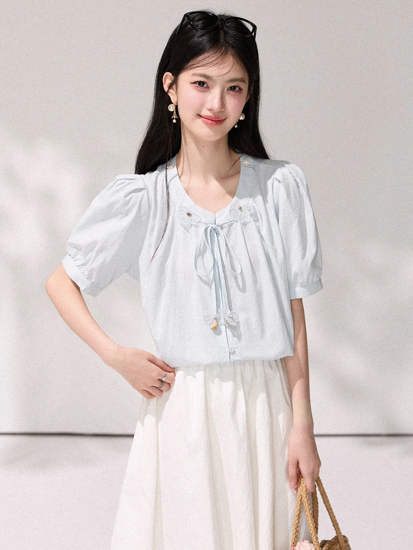 Women's Short Sleeve Shirt Bow Tie round Neck Floral Embroidery Elegant Design Spring Summer Casual Fashion Breathable Polyester
Women's Short Sleeve Shirt Bow Tie round Neck Floral Embroidery Elegant Design Spring Summer Casual Fashion Breathable Polyester