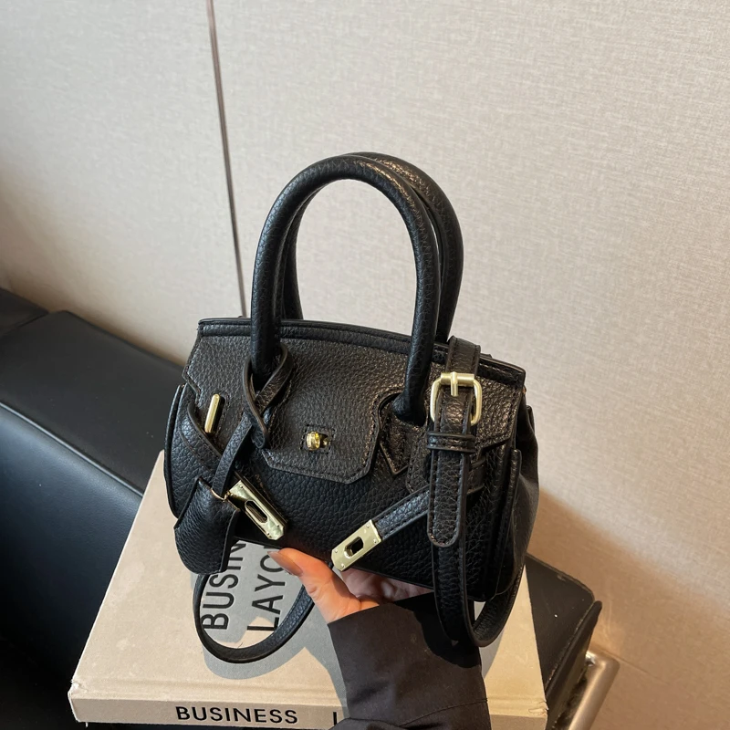 Metro Commute Efficient Tote: Rush-Hour Optimized Light Luxury Female Handbag for Urban Professionals
Metro Commute Efficient Tote: Rush-Hour Optimized Light Luxury Female Handbag for Urban Professionals