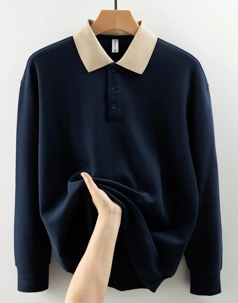 YILI2517 High-end Custom Loose Trendy Drop Shoulder Shirt, Retro Chiffon Lapel, Color Matching Polo Sweatshirt for Men and Women
YILI2517 High-end Custom Loose Trendy Drop Shoulder Shirt, Retro Chiffon Lapel, Color Matching Polo Sweatshirt for Men and Women