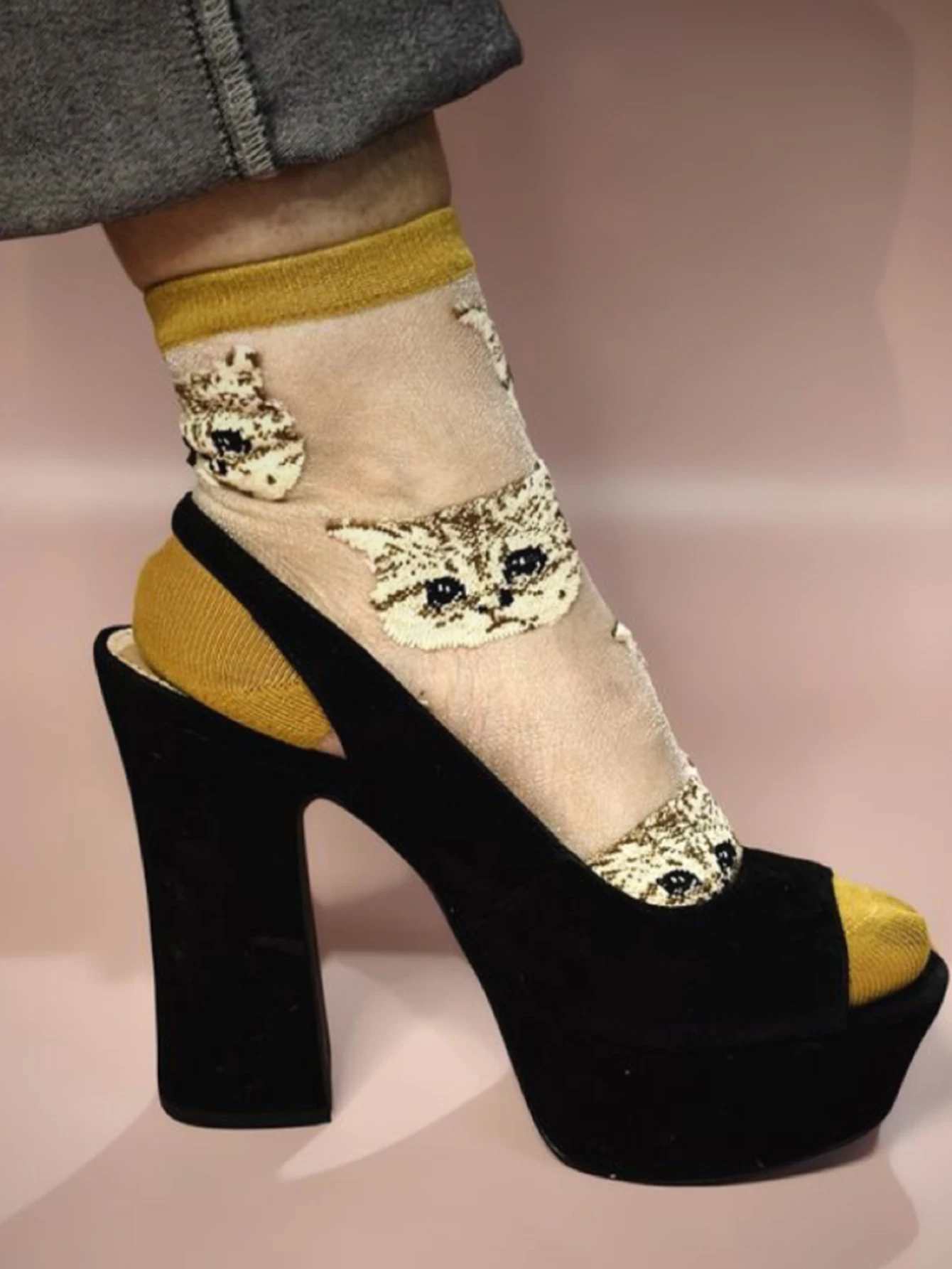 1 pairs thin crystal sheer for women transparent lovely cat pattern yellow summer socks
1 pairs thin crystal sheer for women transparent lovely cat pattern yellow summer socks