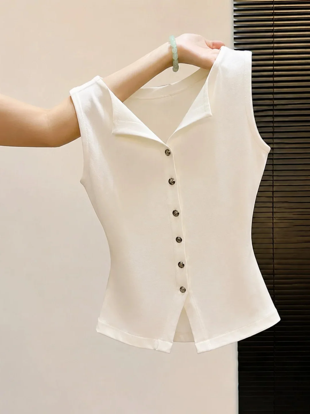 Chic Single-Button Sleeveless Vest Korean Style Commute Slimming Top Summer Fashionable Design Sensation Fashionable Design
Chic Single-Button Sleeveless Vest Korean Style Commute Slimming Top Summer Fashionable Design Sensation Fashionable Design