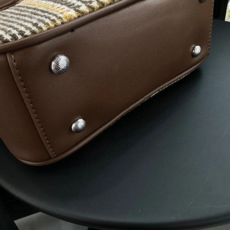 Роскошная элегантная женская сумка через плечо из натуральной кожи, вдохновленная Парижской дизайнерской модой
Роскошная элегантная женская сумка через плечо из натуральной кожи, вдохновленная Парижской дизайнерской модой