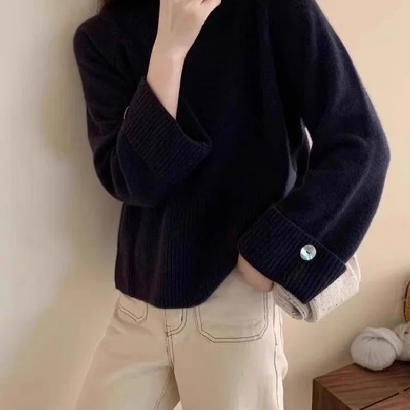 Women's Autumn and Winter Soft Round Neck Sweater with Rolled Cuffs Soft Waxy Inner Base Knitted Top
Women's Autumn and Winter Soft Round Neck Sweater with Rolled Cuffs Soft Waxy Inner Base Knitted Top