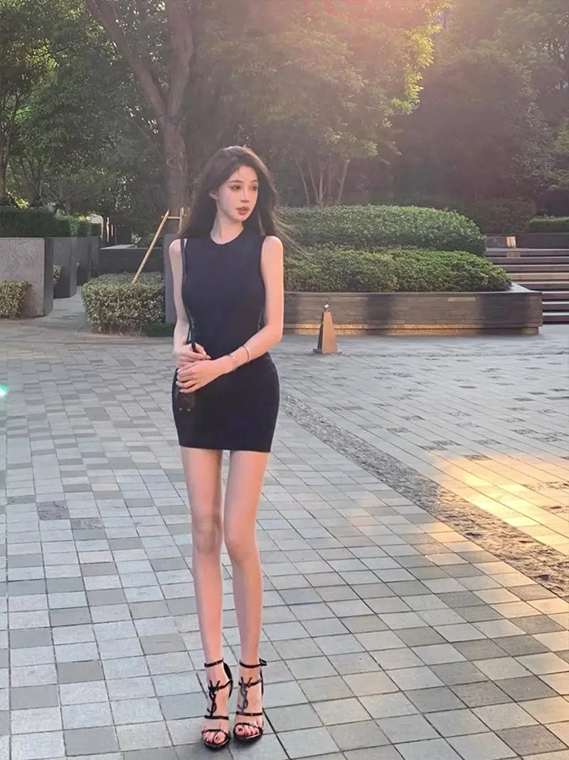 2024 Summer Knitted Vest Dress Women's Hot Girl Slim Hip Skirt High Waist Sweater Short Skirt
2024 Summer Knitted Vest Dress Women's Hot Girl Slim Hip Skirt High Waist Sweater Short Skirt