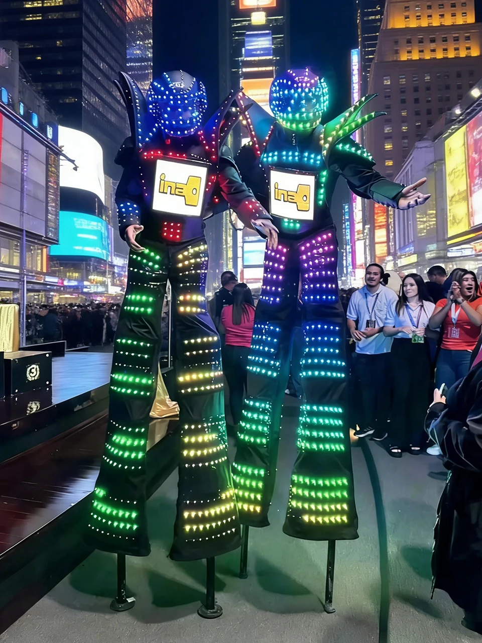 Светящийся костюм-робот с LED-подсветкой, полноцветный, для танцевальных выступлений, космический костюм, светящаяся куртка для сценических выступлений
Светящийся костюм-робот с LED-подсветкой, полноцветный, для танцевальных выступлений, космический костюм, светящаяся куртка для сценических выступлений