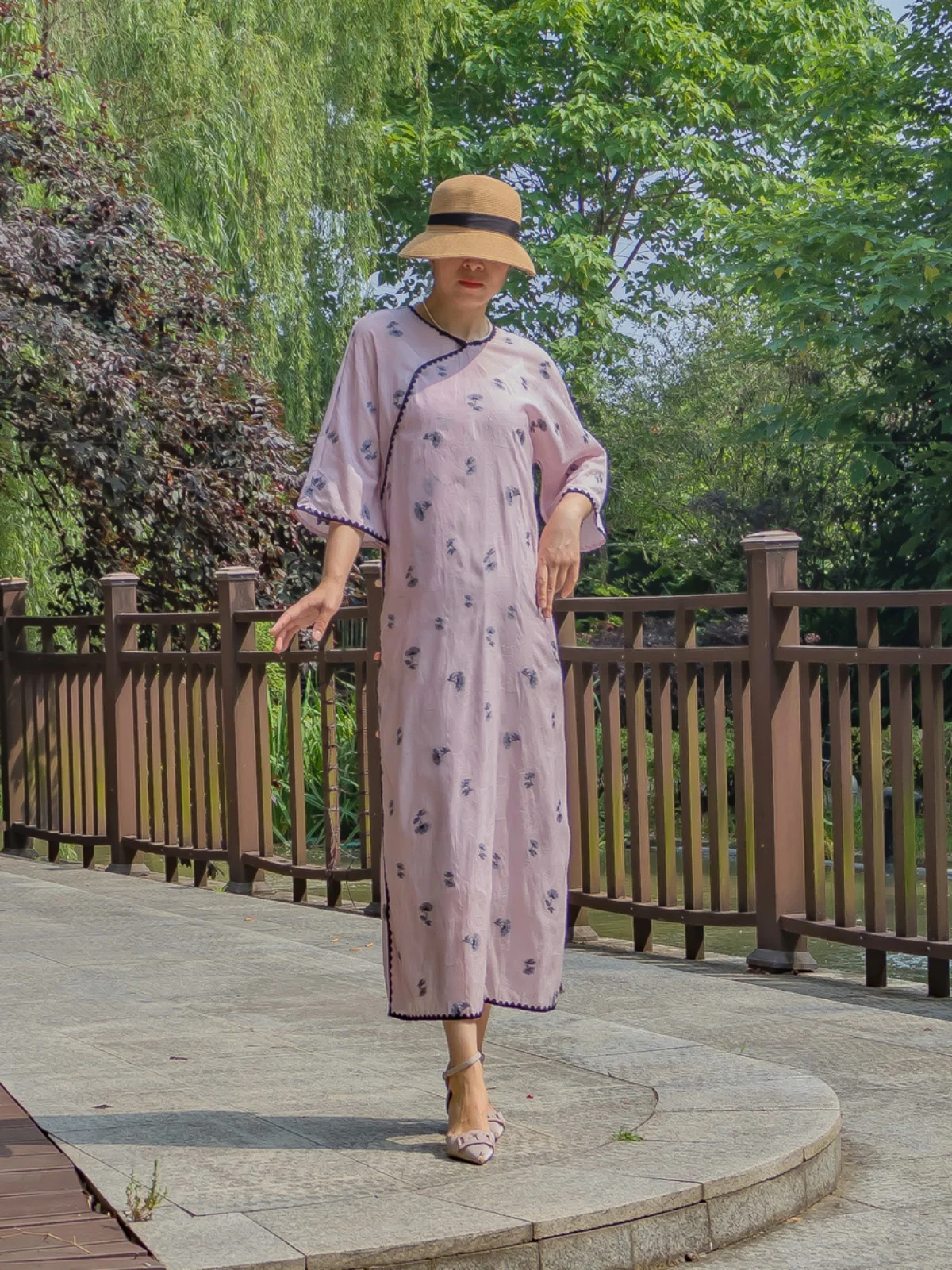 Новый китайский шелковый вышитый пуговица, красный Qipao, летний улучшенный облегающий Qipao Dr, асимметричный лацкан Dr
Новый китайский шелковый вышитый пуговица, красный Qipao, летний улучшенный облегающий Qipao Dr, асимметричный лацкан Dr