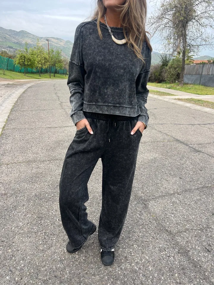 Новый осенне-зимний модный однотонный женский костюм, повседневный свободный свитшот с круглым вырезом и длинными рукавами, свободные брюки, комплект из двух предметов
Новый осенне-зимний модный однотонный женский костюм, повседневный свободный свитшот с круглым вырезом и длинными рукавами, свободные брюки, комплект из двух предметов