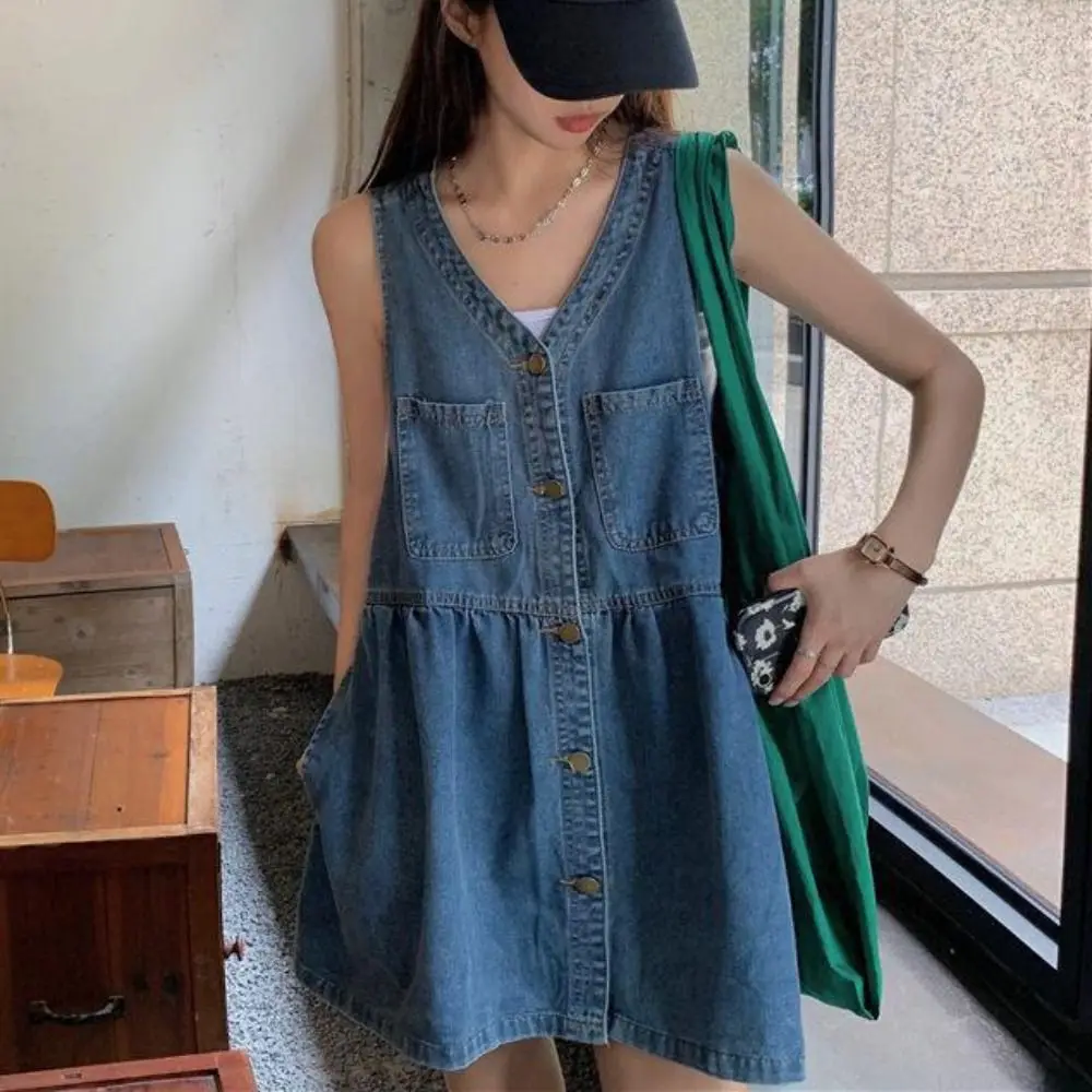 High Waisted Cowboy Strap Dress V-neck Loose Denim Camisole Dress Single Breasted Retro Sleeveless Short Dress Summer
High Waisted Cowboy Strap Dress V-neck Loose Denim Camisole Dress Single Breasted Retro Sleeveless Short Dress Summer