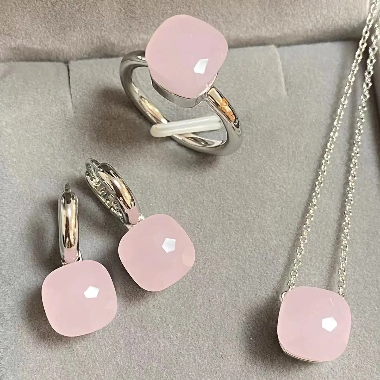 10.6mm Classic Jewelry Set For Women Crystal Ring Earrings Necklace Set High Quality Platinum Plated Candy Ring Set
10.6mm Classic Jewelry Set For Women Crystal Ring Earrings Necklace Set High Quality Platinum Plated Candy Ring Set