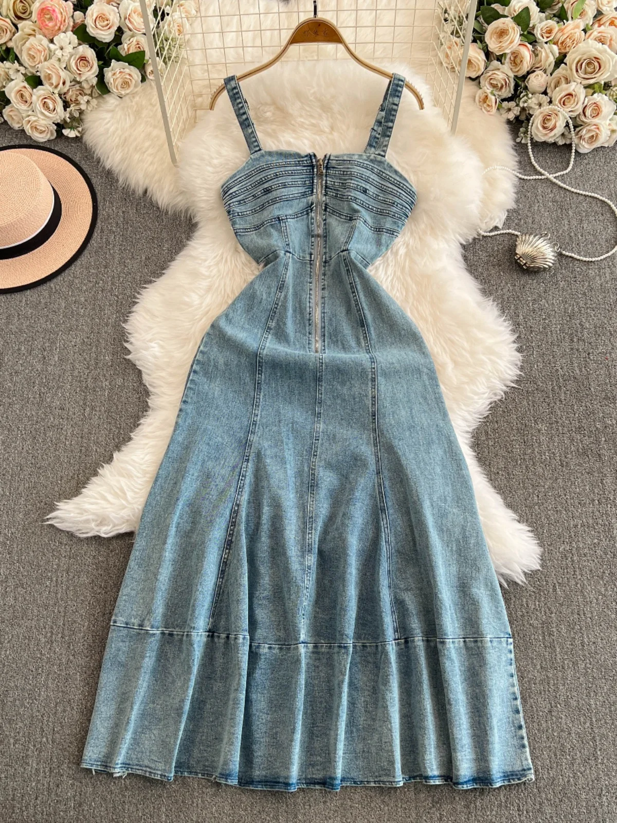 American Retro Denim Dress For Women Summer New Sleeveless Slimming Waist Camisole Dresses 2025 New Temperament Long Dress
American Retro Denim Dress For Women Summer New Sleeveless Slimming Waist Camisole Dresses 2025 New Temperament Long Dress