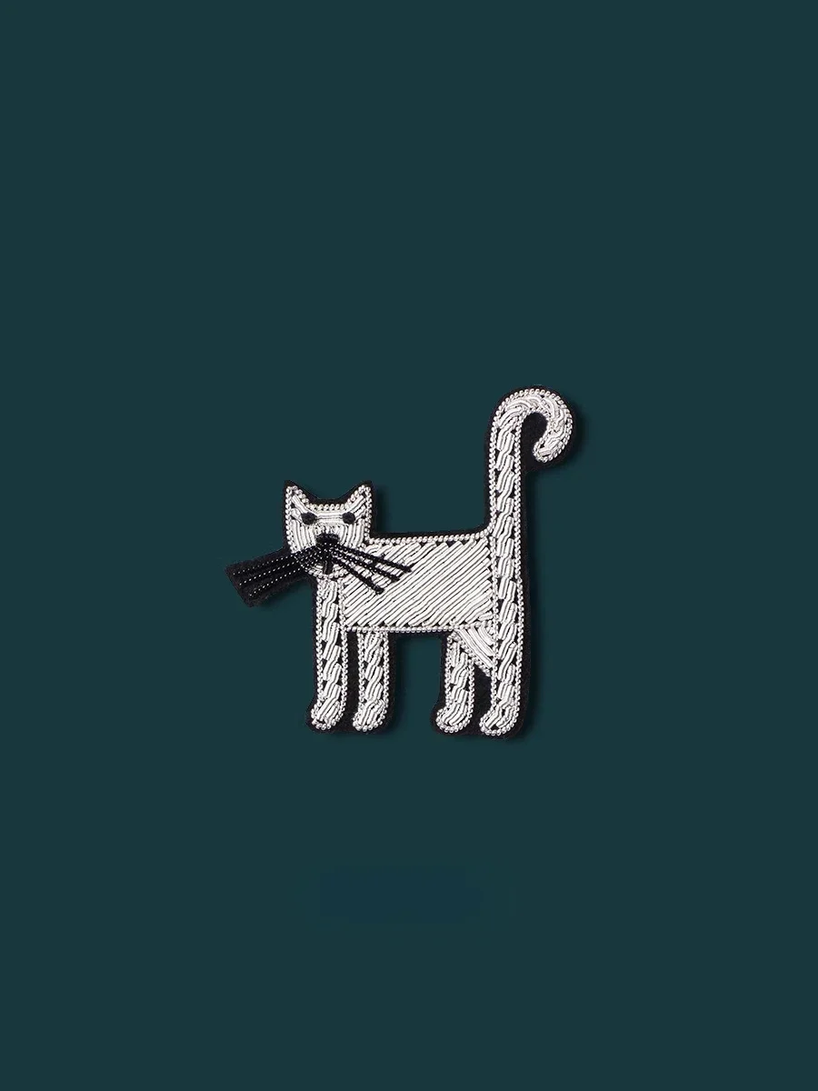 Брошь-кошка, индийская шелковая вышивка ручной работы, дизайнерская брошь высокого класса, нишевый роскошный аксессуар
Брошь-кошка, индийская шелковая вышивка ручной работы, дизайнерская брошь высокого класса, нишевый роскошный аксессуар