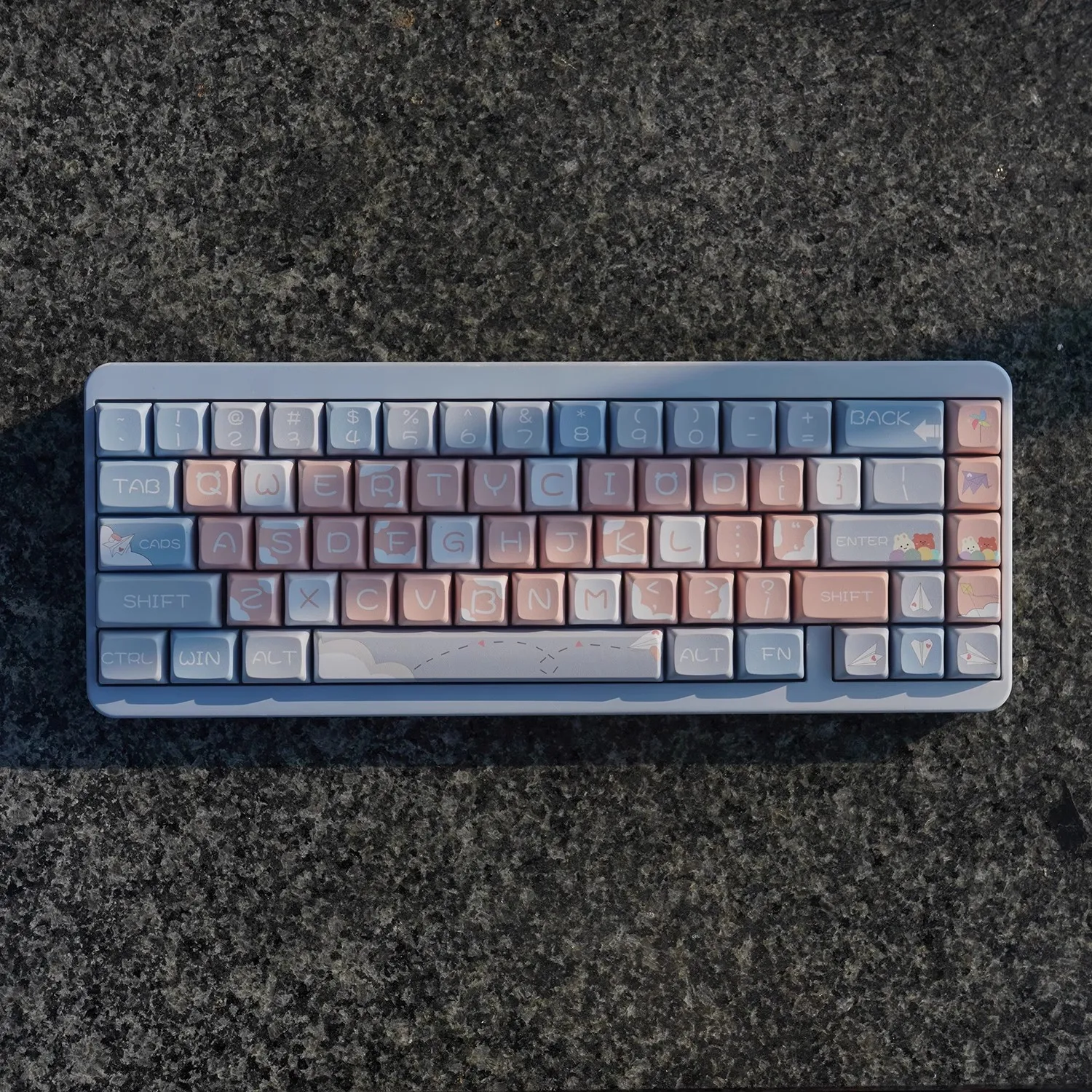1 Set Paper Plane Theme Keycaps PBT Dye Sublimation Key Cap XDA Profile Keycap For MX Switch Keyboard 61 64 68 75 87 96 980 104
1 Set Paper Plane Theme Keycaps PBT Dye Sublimation Key Cap XDA Profile Keycap For MX Switch Keyboard 61 64 68 75 87 96 980 104