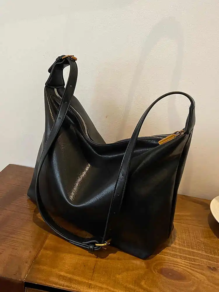 Casual Pu Leather Shoulder Bag For Women Retro Large Capacity Versatile Crossbody Bags Autumn Solid Color Commuting Handbags
Casual Pu Leather Shoulder Bag For Women Retro Large Capacity Versatile Crossbody Bags Autumn Solid Color Commuting Handbags