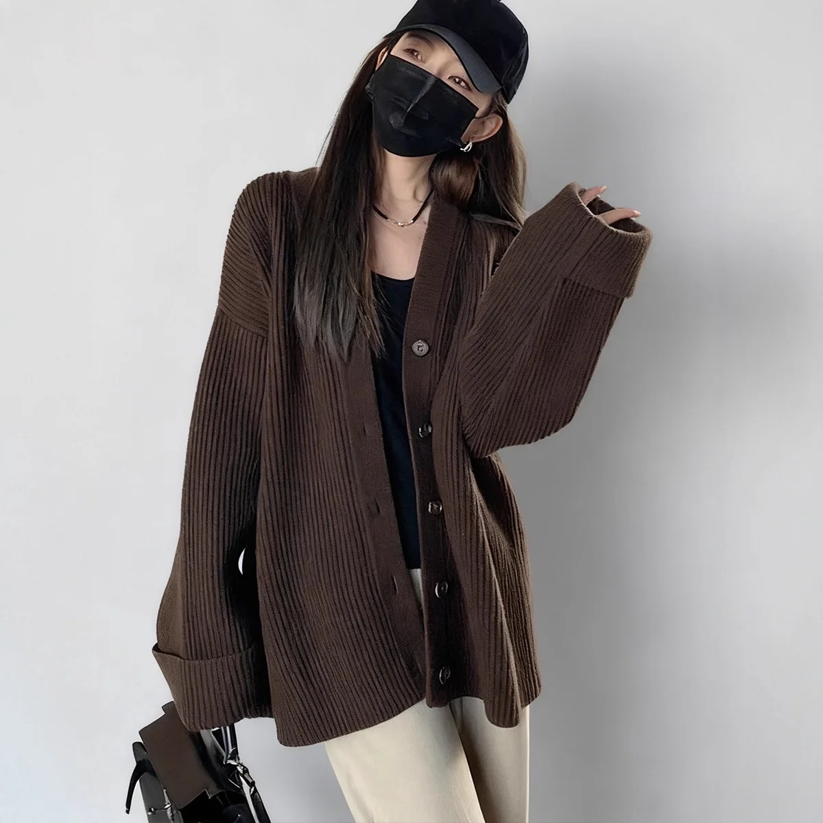 Knitted Cardigan Jumpers Women Solid Sweater Button V Neck Long Sleeve Single Breasted Loose Fit Thick Casual 2025 Autumn Winter
Knitted Cardigan Jumpers Women Solid Sweater Button V Neck Long Sleeve Single Breasted Loose Fit Thick Casual 2025 Autumn Winter
