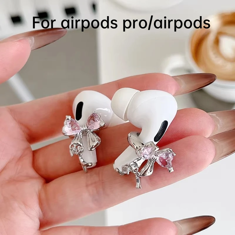 Pink Tie Earphone Diamond Buckle Sweet Headsets Decoration Suitable for Airpods Pro3 Custom AirPods 4 Earphone Clip for Gift
Pink Tie Earphone Diamond Buckle Sweet Headsets Decoration Suitable for Airpods Pro3 Custom AirPods 4 Earphone Clip for Gift