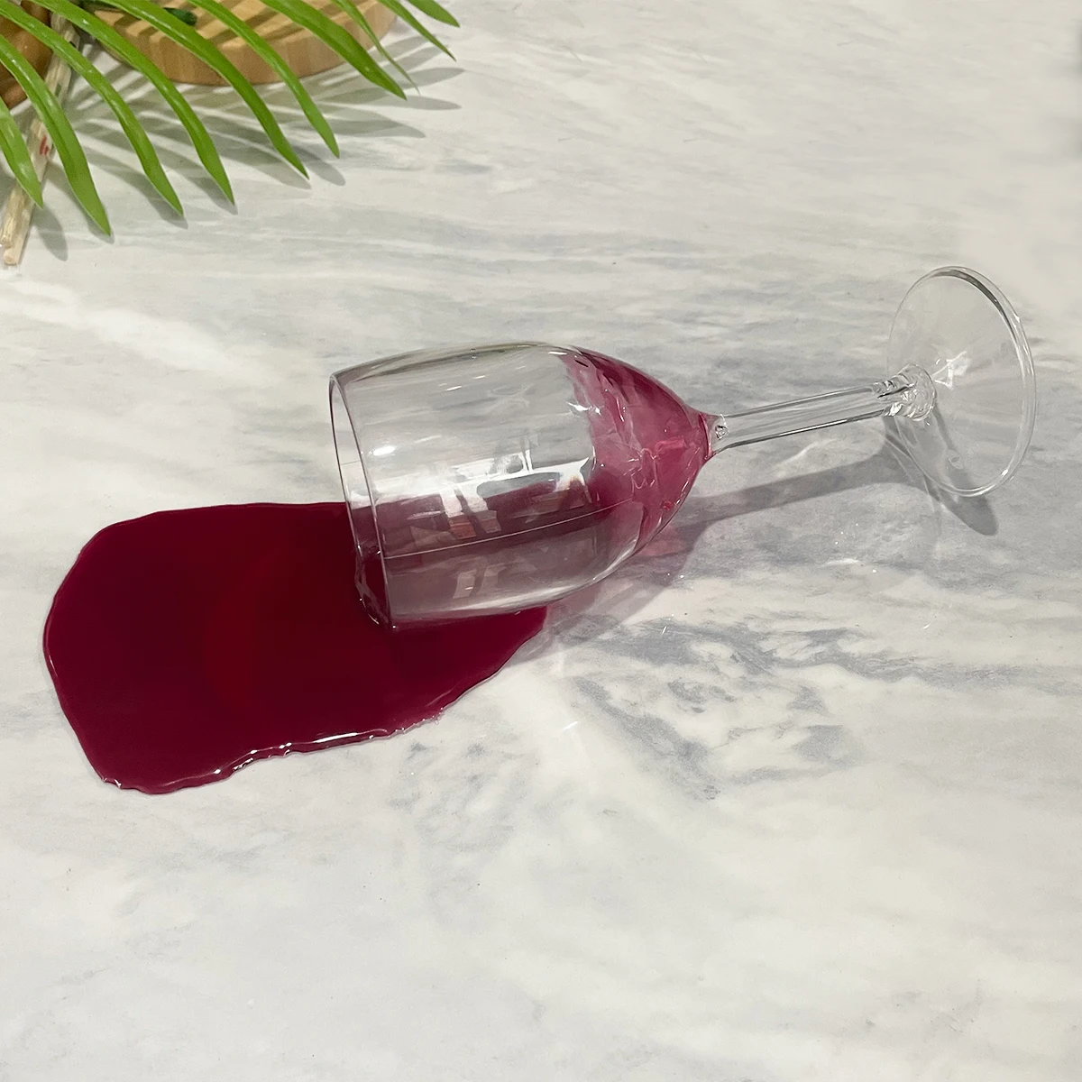 Realistic Fake Spilled Red Wine Glass Prank Prop Artificial Overturned Cup for Party Gag Home Decor Photography
Realistic Fake Spilled Red Wine Glass Prank Prop Artificial Overturned Cup for Party Gag Home Decor Photography