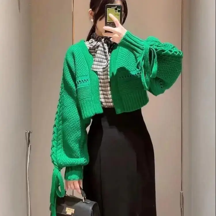 Sweet Solid V-neck Fried Dough Twists Knitting Lace Up Lantern Sleeve Knitting Cardigan Sweater Short Coat Women
Sweet Solid V-neck Fried Dough Twists Knitting Lace Up Lantern Sleeve Knitting Cardigan Sweater Short Coat Women